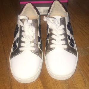 Vince Camuto (White)